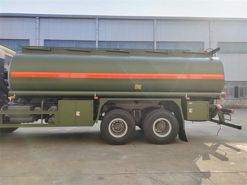 HOWO 6&times;6 refueling truck