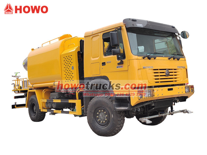 HOWO 4&times;4 water spraying truck