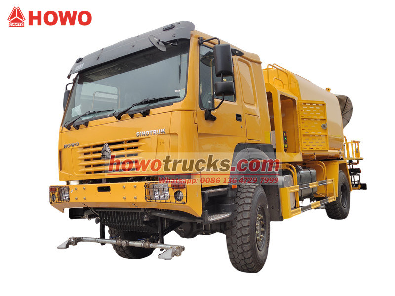 HOWO 4&times;4 water tanker truck