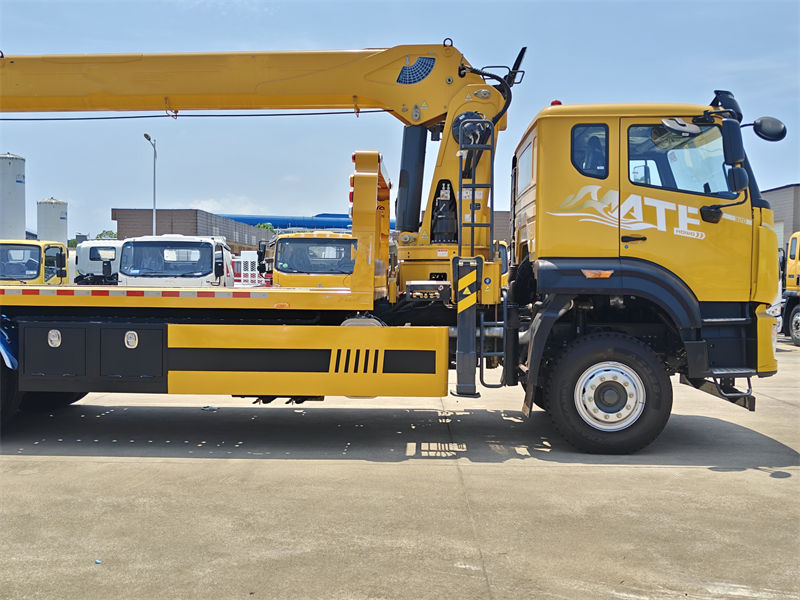 Howo flatbed tow truck with 8T crane Howo flatbed tow truck with 8T crane
