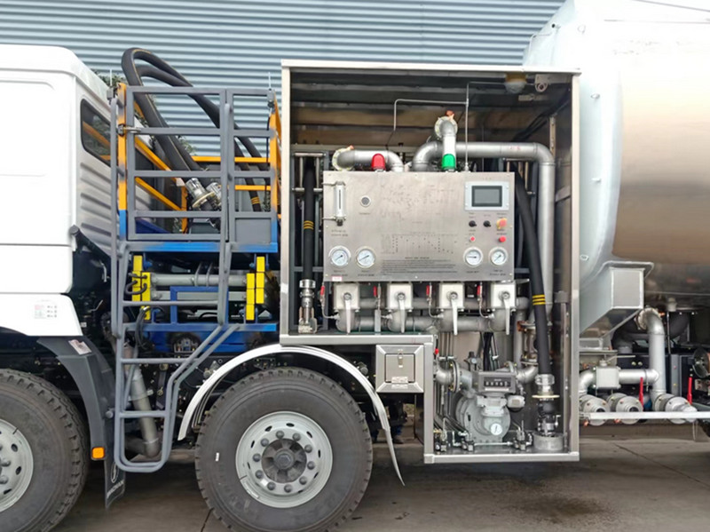 HOWO 8&times;4 jet fuel tanker truck for sale