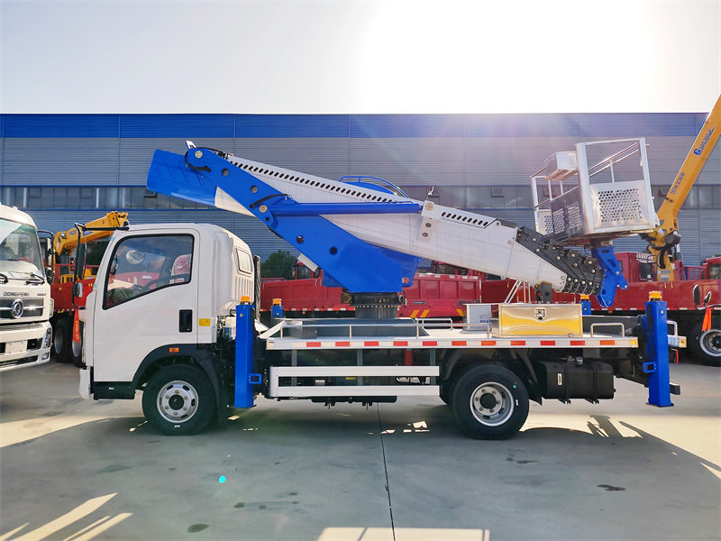 Howo 4x2 18m aerial platform truck