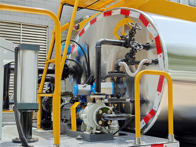  Howo light-duty asphalt distributor&nbsp;truck