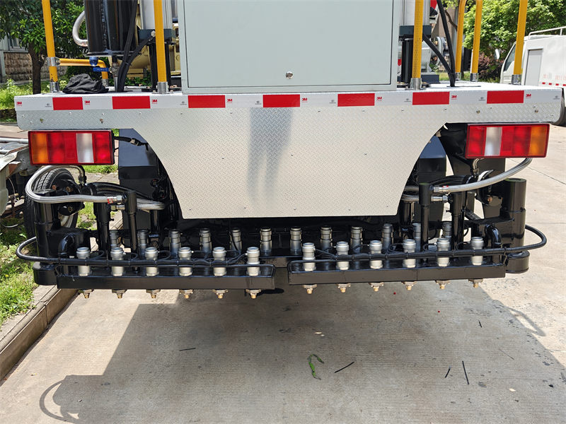  Howo light-duty asphalt distributor&nbsp;truck