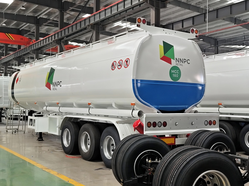 New 3-axle&nbsp;40000L&nbsp;fuel tank&nbsp;trailer