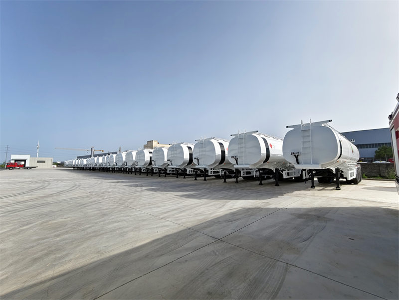 New 3-axle&nbsp;40000L&nbsp;fuel tank&nbsp;trailer