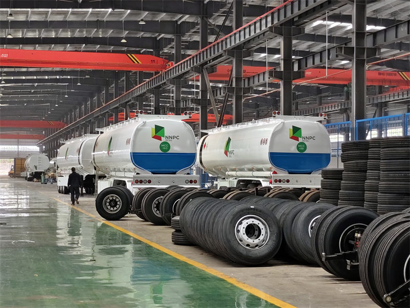 New 3-axle&nbsp;40000L&nbsp;fuel tank&nbsp;trailer