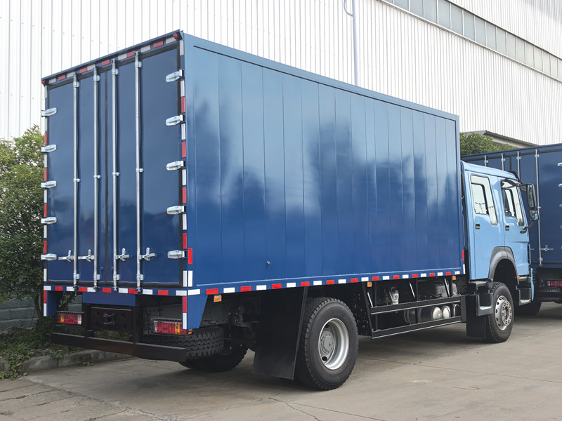 HOWO 4&times;2 double row cargo box truck