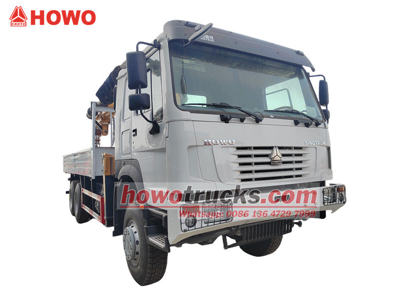 HOWO 6&times;6 off-road crane truck