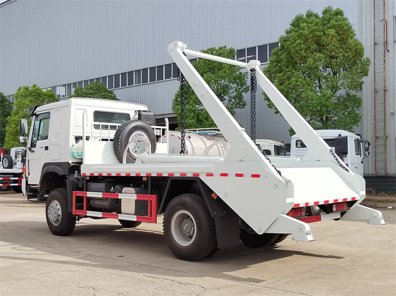 HOWO 4&times;4 off-road skip bin lorry