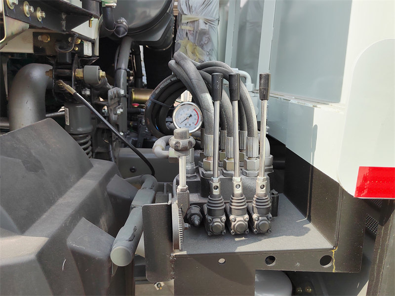 HOWO 4&times;4 skip bin truck for sale