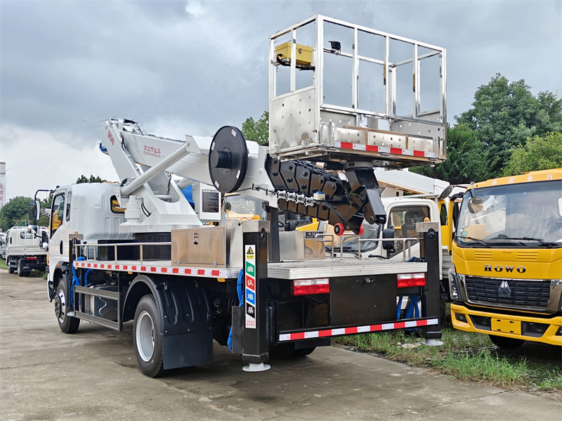 Howo 4x2 18m aerial platform truck