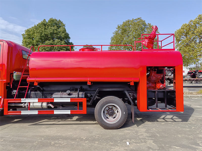 Howo 4x4 fire water truck