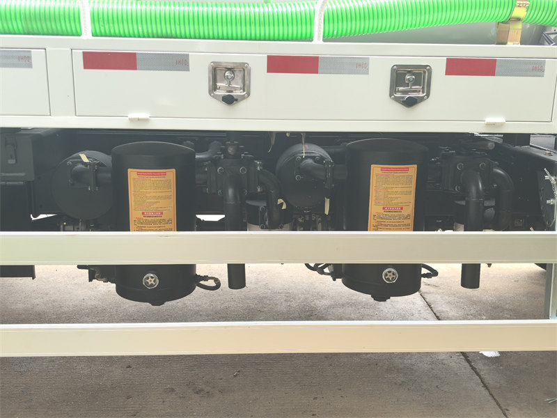 HOWO 4×2 sewage tank truck HOWO 4×2 sewage tank truck