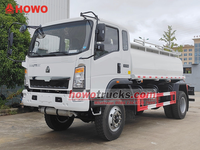 HOWO 4&times;4 off-road oil tank truck