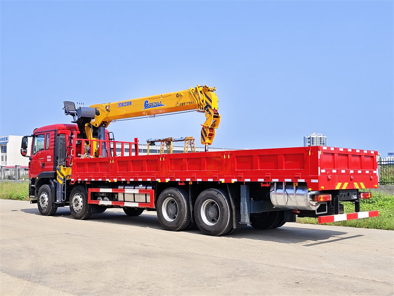 HOWO 8&times;4 truck with crane