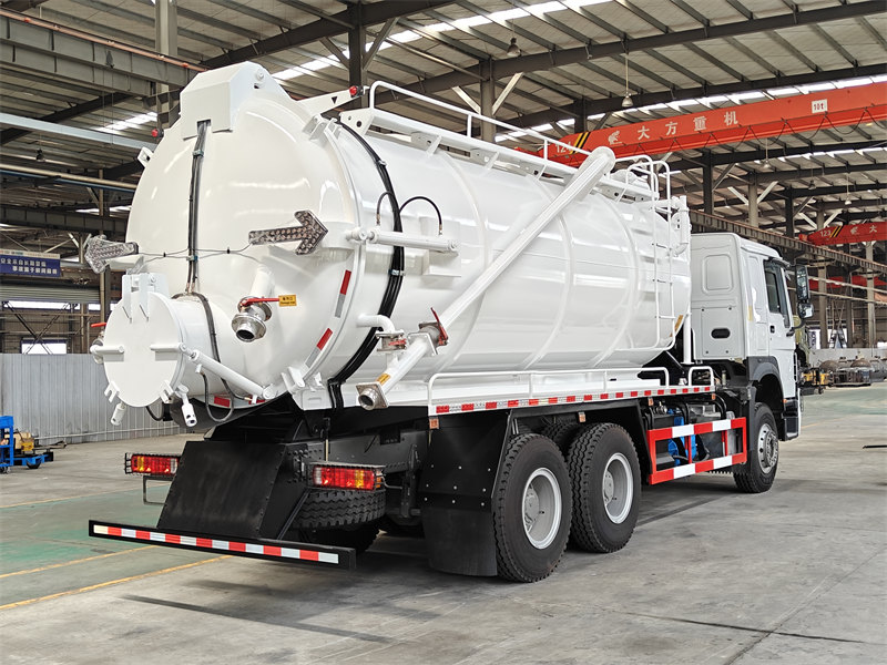 HOWO 6&times;4 vacuum septic tank truck for sale