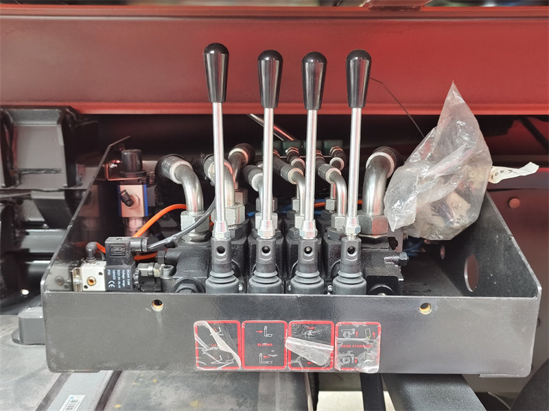 HOWO 8&times;4 hook loader for sale