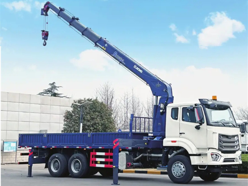HOWO 6&times;4 crane lorry