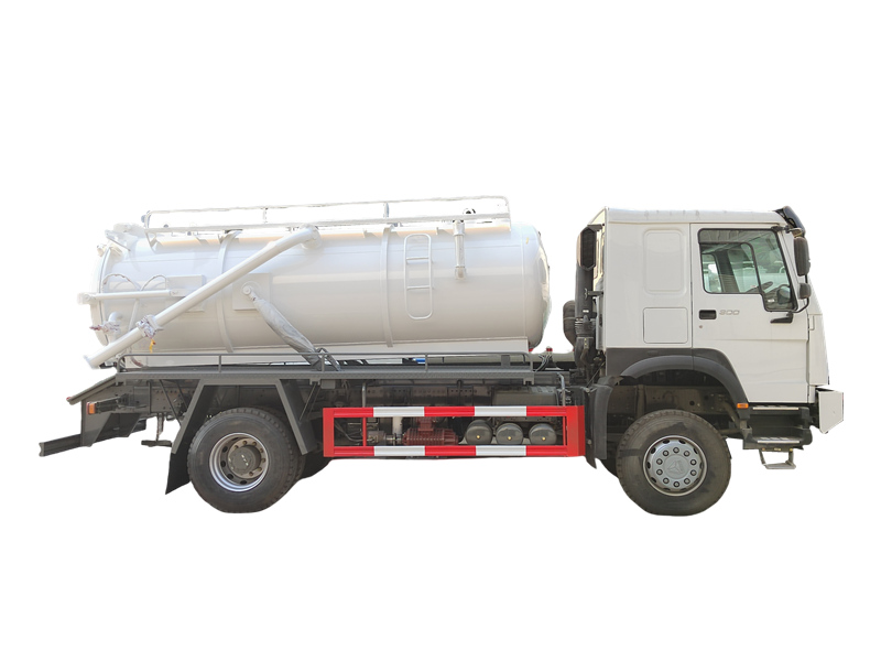 HOWO 4&times;4 sewer cleaner truck
