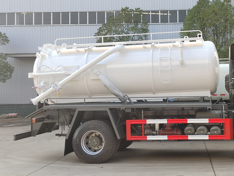 HOWO 4&times;4 AWD septic tank truck