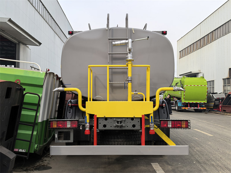 Water hauler rear platform Water hauler rear platform