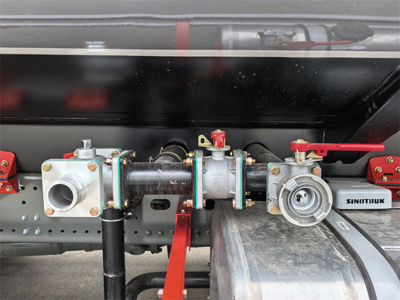 HOWO 6&times;4 water tanker truck