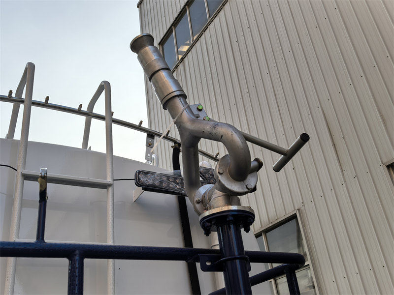 HOWO 6&times;4 water cart truck