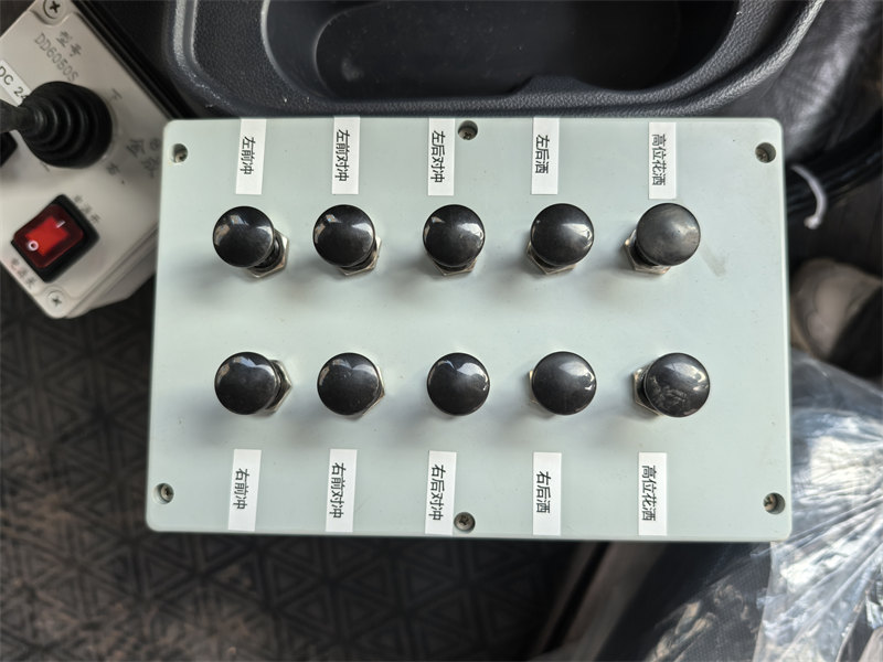 HOWO TX 6&times;4 water bowser