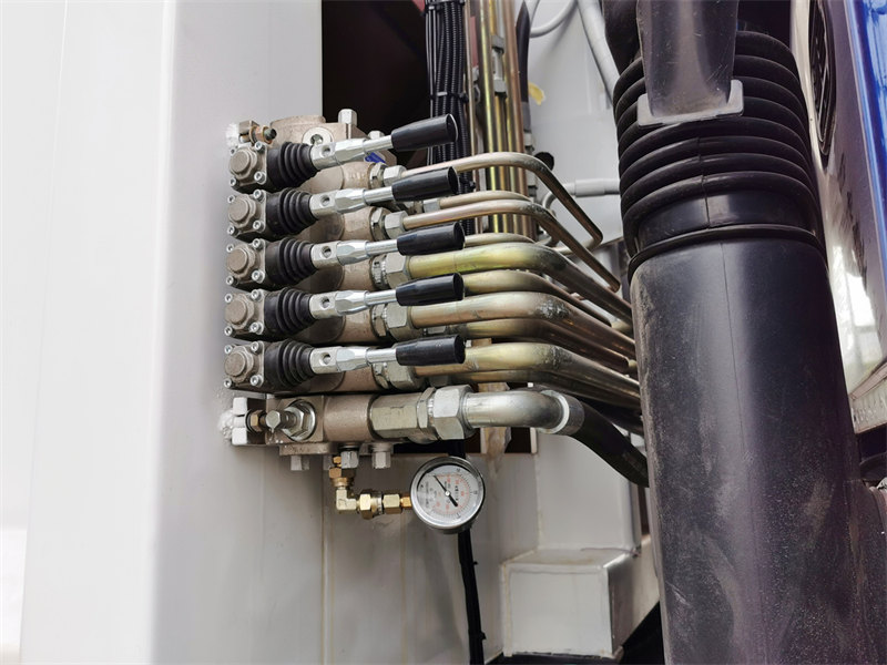 HOWO back loading garbage truck