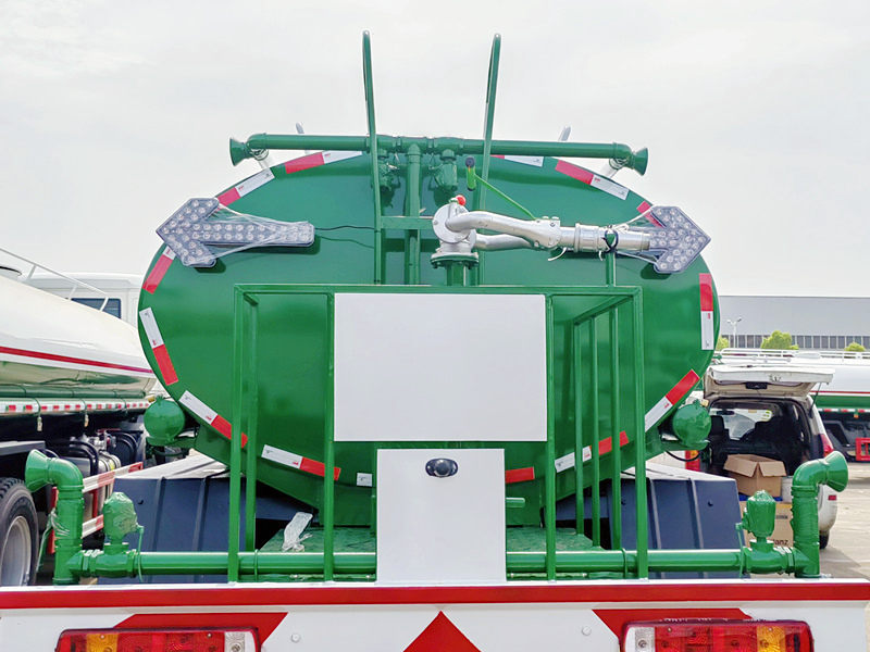 HOWO 8&times;4 water cart truck