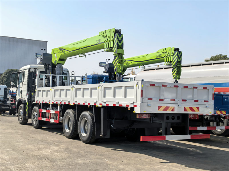 Howo 8&times;4 Telescopic Boom Crane Truck