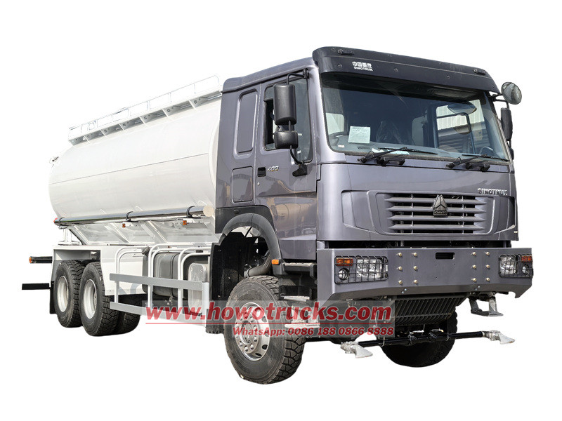 HOWO 6&times;6 off-road water tank vehicle