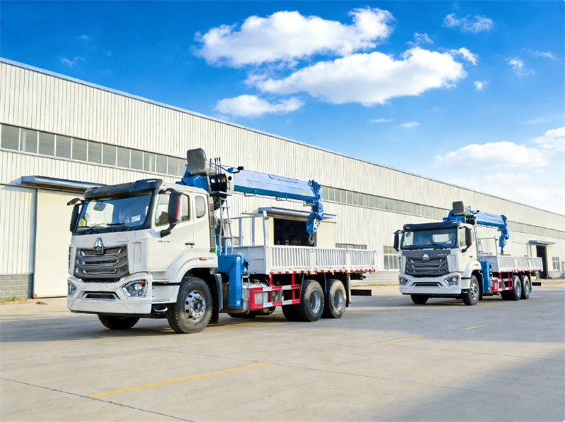 Howo 6&times;4 Telescopic Boom Crane Truck