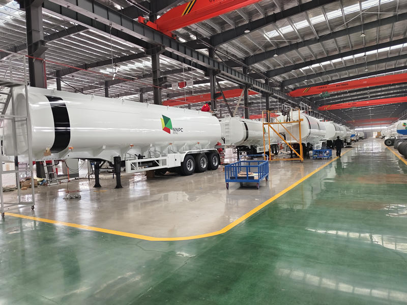 HOWO diesel tanker trucks factory