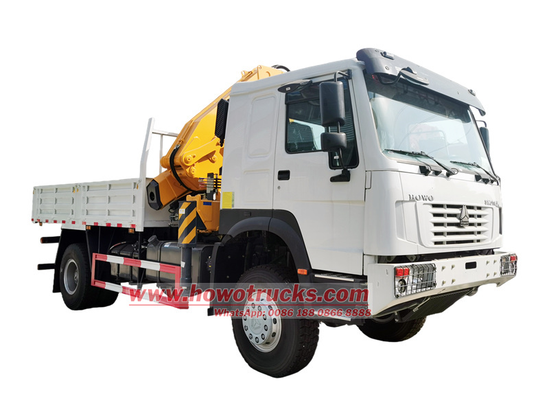 HOWO 4&times;4 truck with crane