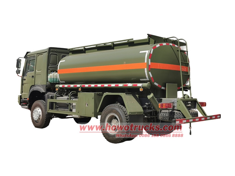 HOWO 4&times;4 fuel bowser truck
