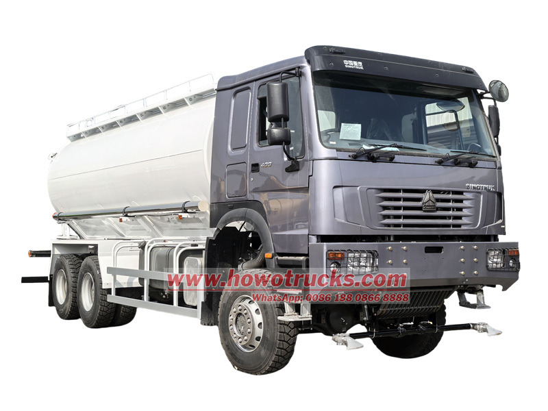 HOWO 6&times;6 off-road water bowser