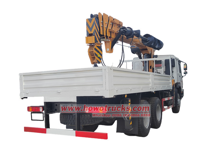 HOWO 6&times;6 boom crane truck