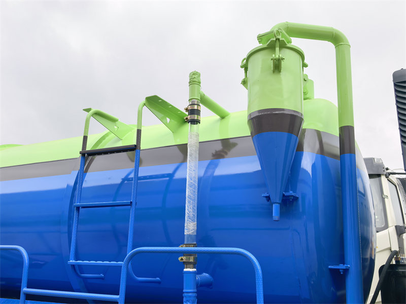 HOWO 4&times;2 sewage tank truck