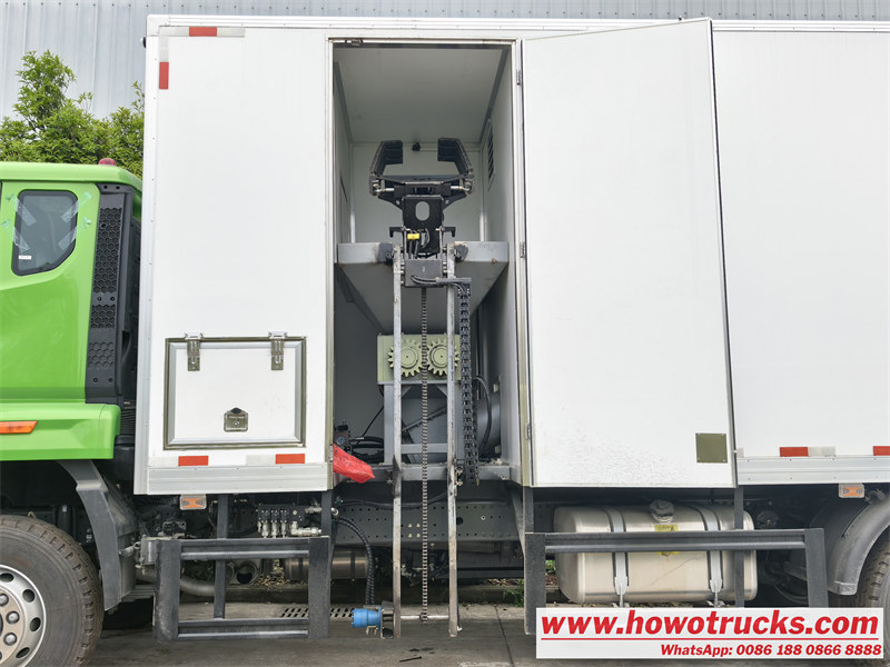 HOWO 4x2 wood cutting collection truck HOWO 4x2 wood cutting collection truck