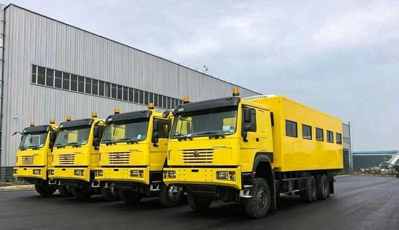 SINOTRUK HOWO 6x6 drive troops carrier trucks support MALI police force